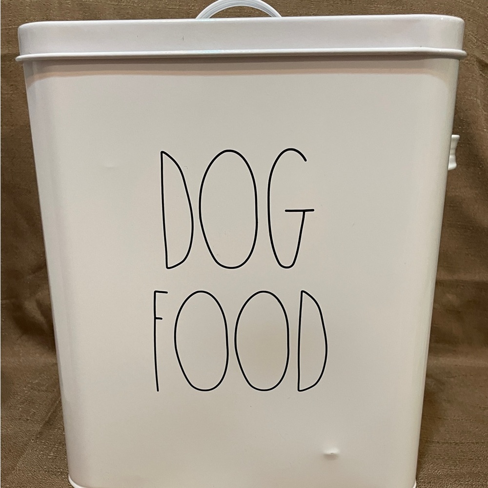 Dog food container